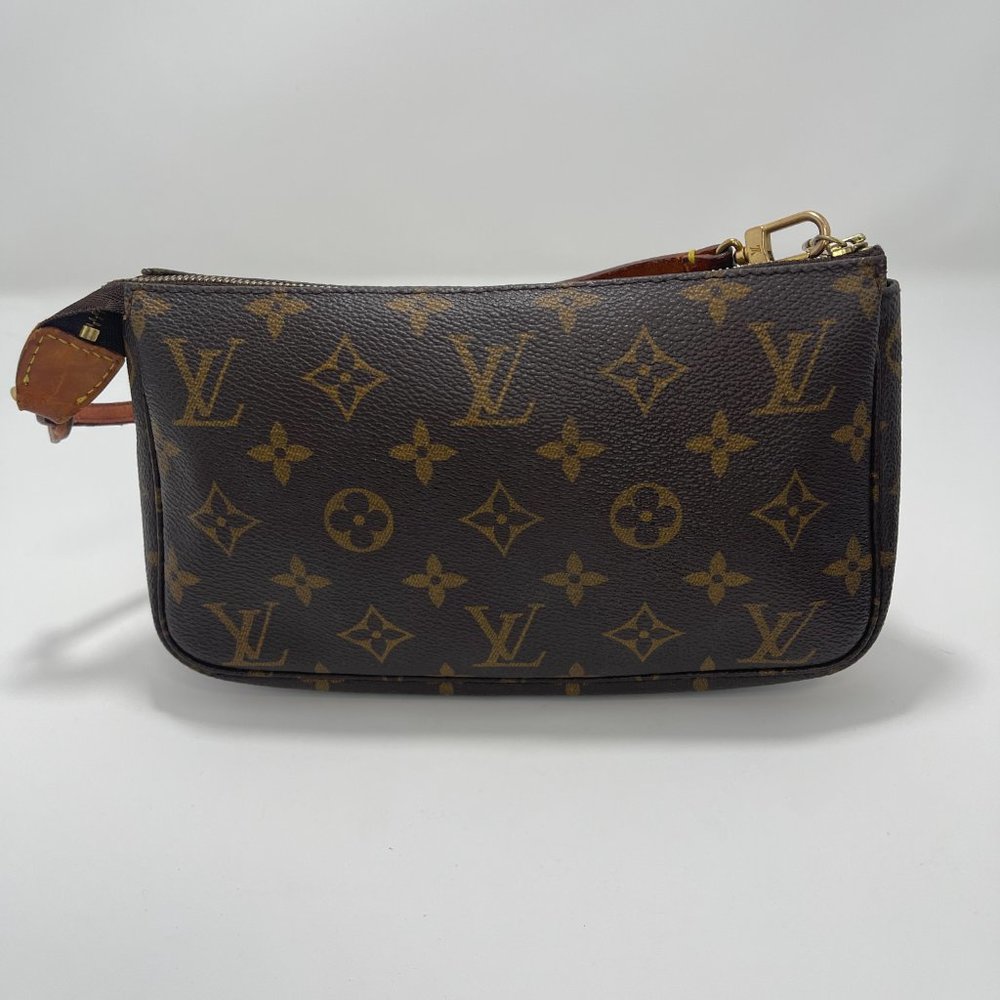 •SOLD• Louis Vuitton Monogram Pochette Accessories - Picture 2 of 15